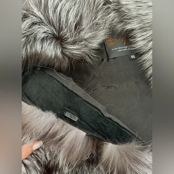 Luxurious Silver Fox real fur coat (size S) and Hat